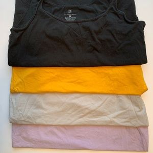 🌈2/$20 Set of 4 NY & Company tank tops size Large